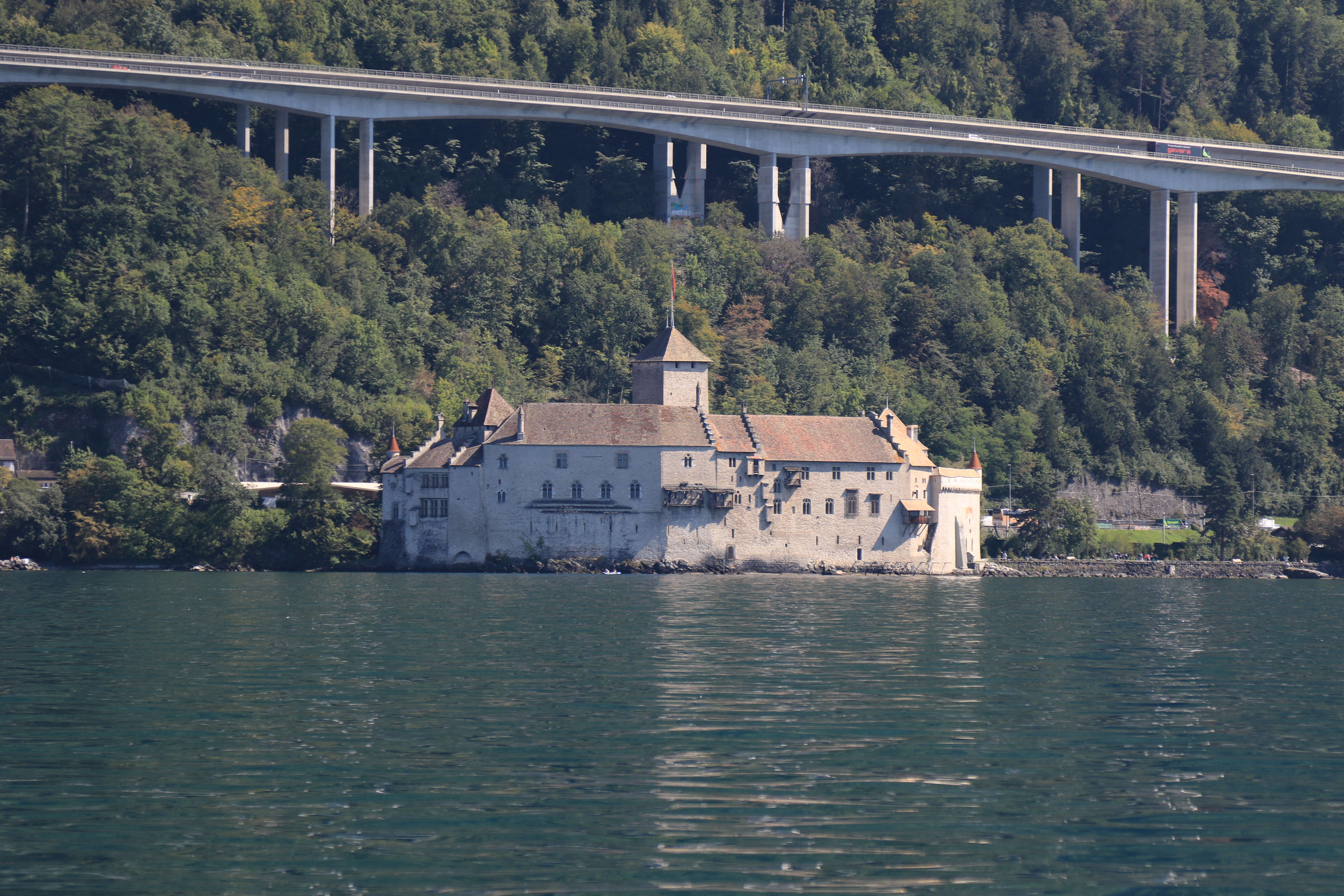 le viaduc et le château de Chillon